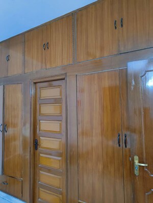 Furnished Amenities in 3 BHK Builder Floor at Sector 21 – for Rent