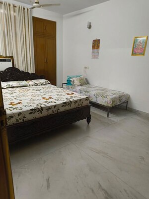 Bedroom in 3 BHK Builder Floor at Sector 21 – for Rent