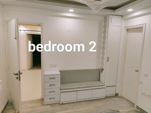 Building Lobby in 3 BHK Builder Floor at Sector 57 – for Rent