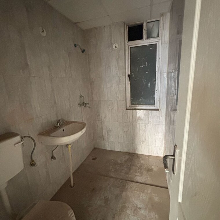 Bathroom, new palam vihar phase 3 3.5 Bedroom 2100 Sq.Ft. Apartment In New Palam Vihar Phase 3 Gurgaon 10508918