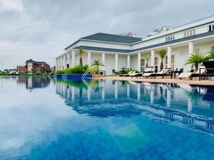 Swimming Pool in 3 BHK Apartment at Prestige Lakeside Habitat Apartments, Gunjur – for Sale