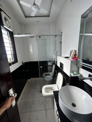 Team Area in 3 BHK Builder Floor at Sector 21 – for Rent
