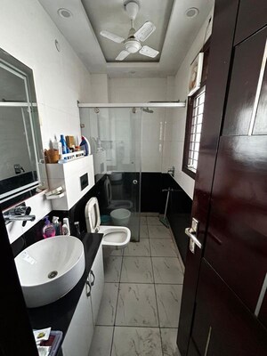 Team Area in 3 BHK Builder Floor at Sector 21 – for Rent
