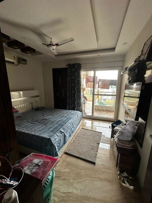 Bedroom in 3 BHK Builder Floor at Sector 21 – for Rent