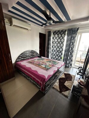 Bedroom in 3 BHK Builder Floor at Sector 21 – for Rent