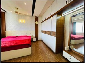 Room in 4 BHK Apartment at Prestige Misty Waters Phase II, Hebbal – for Sale