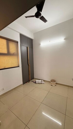 Room in 2 BHK Apartment at Stellar One, Sector 1 Greater Noida – for Rent