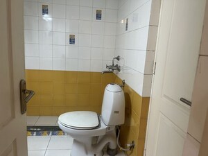 Bathroom in 3 BHK Villa at Eldeco Mansionz, Sector 48 – for Rent