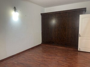 Room in 3 BHK Villa at Eldeco Mansionz, Sector 48 – for Rent