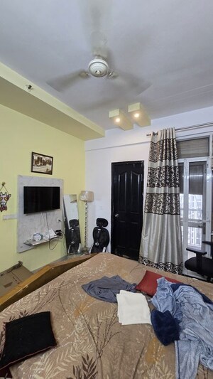 Team Area in 3.5 BHK Apartment at Prateek Wisteria, Sector 77 – for Rent