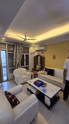 3.5 BHK + Servant Room Apartment For Rent in Prateek Wisteria