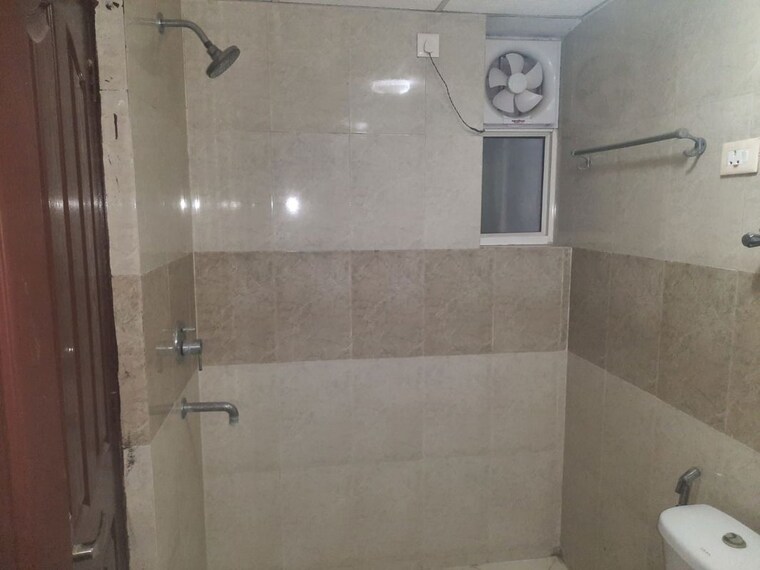 Bathroom, sds-nri-residency 3 Bedroom 1859 Sq.Ft. Apartment In Sector 45 Noida 10509024