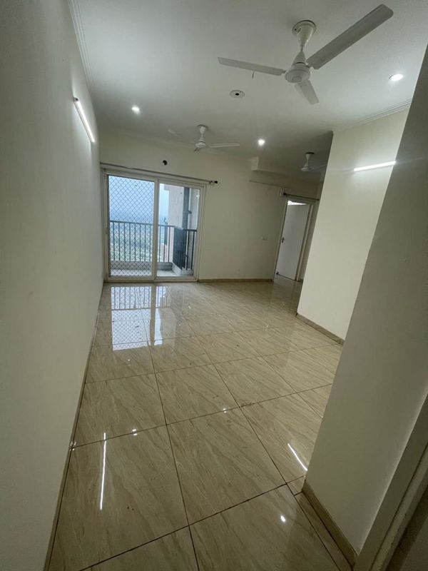 3 BHK 1450 Sq.Ft. Apartment in Gaur Yamuna City 16th Park View
