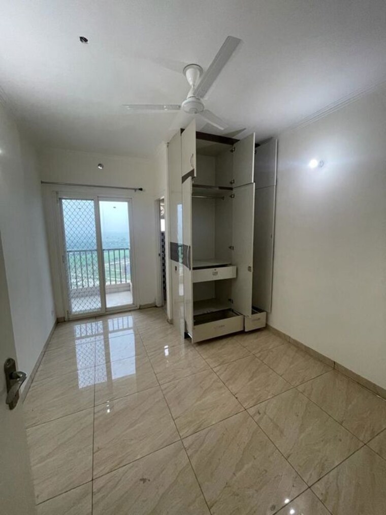 Room, gaur-yamuna-city-16th-park-view 3 Bedroom 1450 Sq.Ft. Apartment In Gaur Yamuna City Greater Noida 10509001