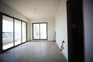 Room in 4 BHK Penthouse at Vaishnodevi Circle – for Sale