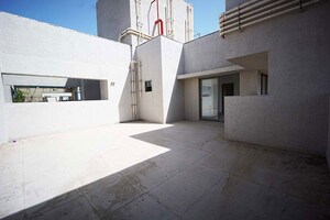 Room in 4 BHK Penthouse at Vaishnodevi Circle – for Sale