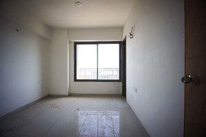 Room in 4 BHK Penthouse at Vaishnodevi Circle – for Sale