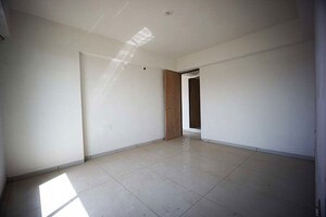 Room in 4 BHK Penthouse at Vaishnodevi Circle – for Sale
