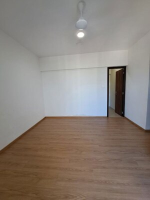 Room in 2.5 BHK Apartment at Dheeraj Insignia, Bandra East – for Rent
