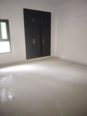 Room in 3 BHK Independent House at Sector 44 – for Rent