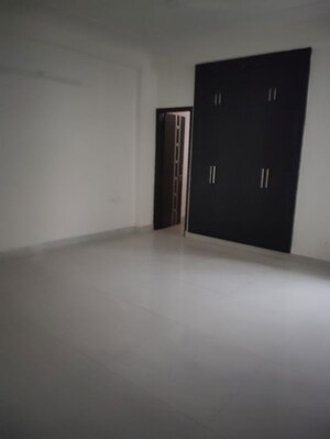 Room in 3 BHK Independent House at Sector 44 – for Rent
