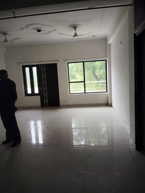 Room in 3 BHK Independent House at Sector 44 – for Rent