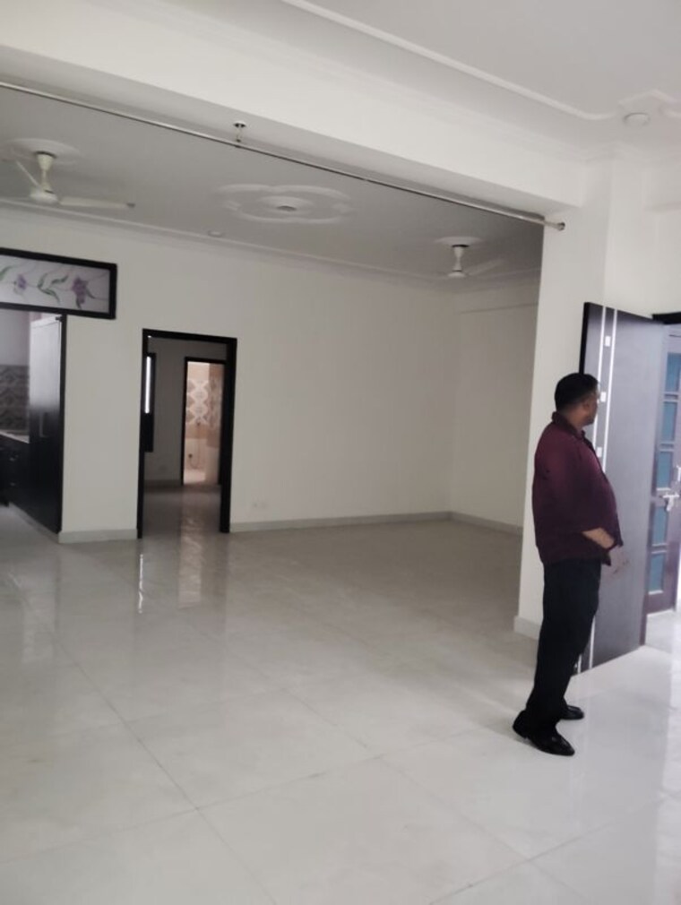 Room, sector 44 3 Bedroom 1850 Sq.Ft. Independent House In Sector 44 Noida 10509092