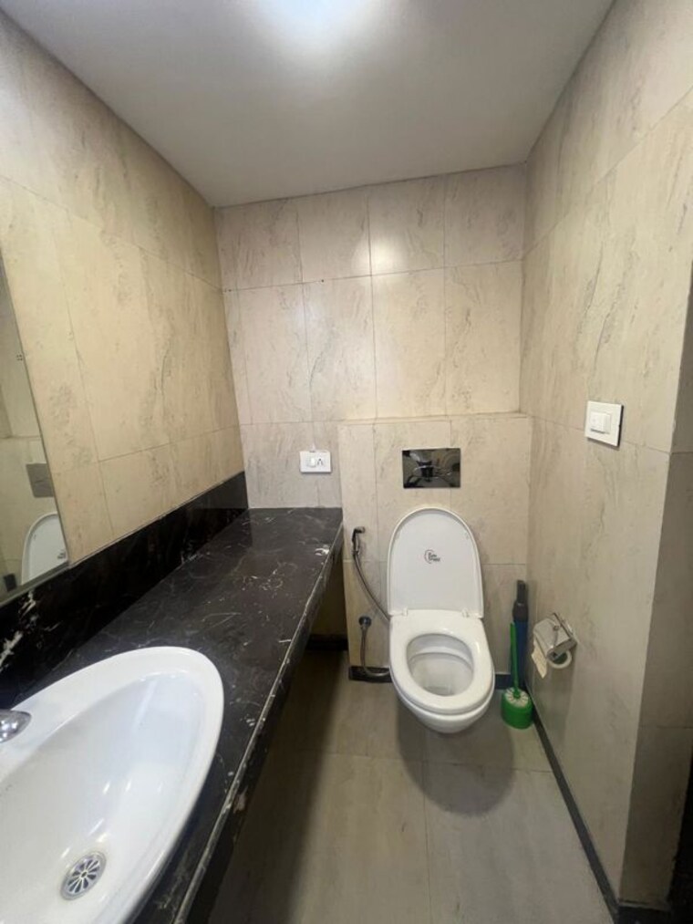 Bathroom, dheeraj-insignia 3 Bedroom 1600 Sq.Ft. Apartment In Bandra East Mumbai 10509091