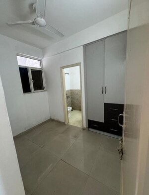 Room in 4 BHK Apartment at Trishla City, Patiala Road – for Rent