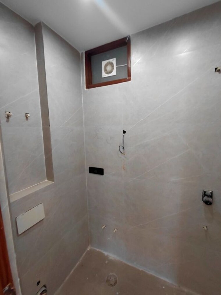 Bathroom, puri-kohinoor 3 Bedroom 160 Sq.Yd. Builder Floor In Sector 89 Faridabad 10509124