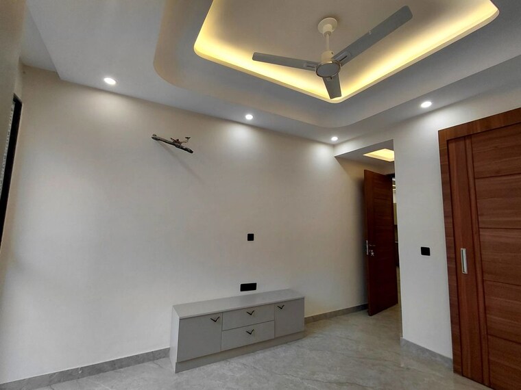 Room, puri-kohinoor 3 Bedroom 160 Sq.Yd. Builder Floor In Sector 89 Faridabad 10509124