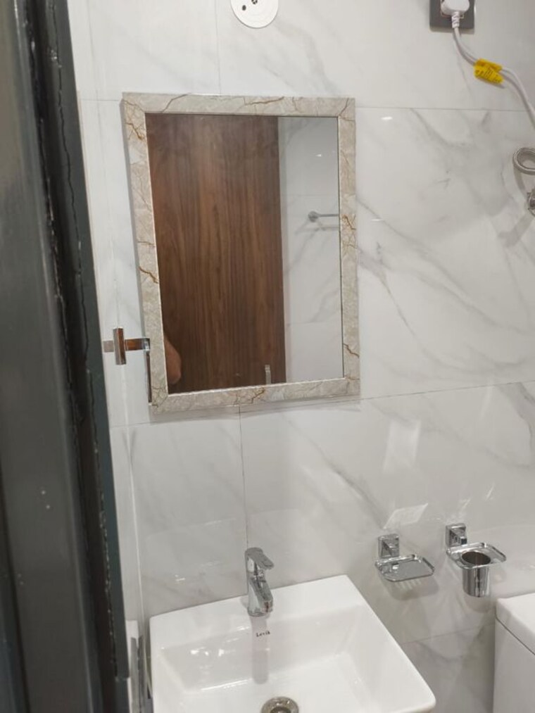 Bathroom, kirti nagar 1 RK 400 Sq.Ft. Builder Floor In Kirti Nagar Gurgaon 10509132