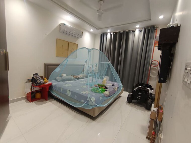 Team Area, dlf-atria 3 Bedroom 316 Sq.Yd. Builder Floor In Dlf Phase ii Gurgaon 10509153
