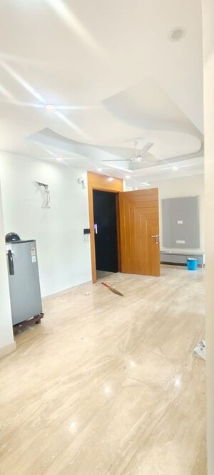 Room in 3 BHK Builder Floor at Dharam Colony – for Rent