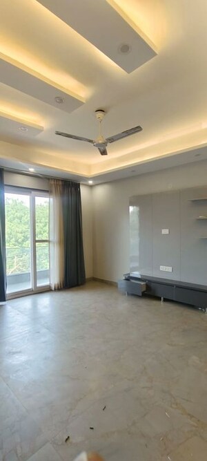 Room in 3 BHK Builder Floor at Dharam Colony – for Rent