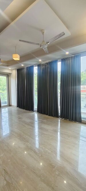 Team Area in 3 BHK Builder Floor at Dharam Colony – for Rent