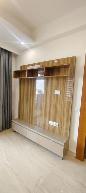 Room in 3 BHK Builder Floor at Dharam Colony – for Rent
