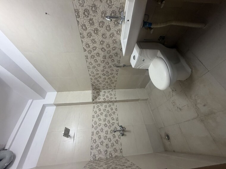 Bathroom, sector 15 1 RK 500 Sq.Ft. Builder Floor In Sector 15 Gurgaon 10509167
