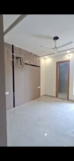 Room in 3 BHK Builder Floor at Parklands, Sector 85 – for Rent