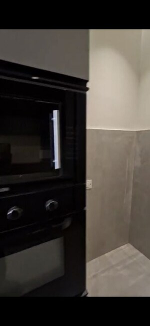 Furnished Amenities in 3 BHK Builder Floor at Parklands, Sector 85 – for Sale