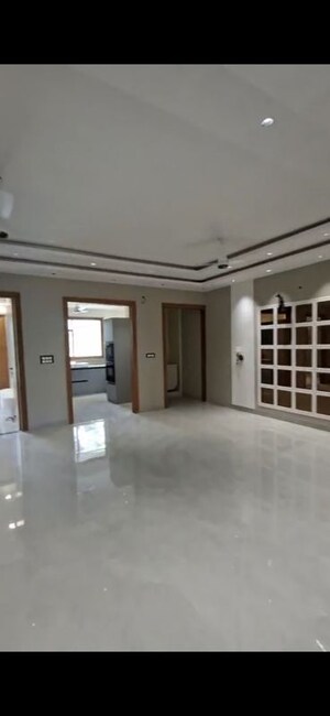 Room in 3 BHK Builder Floor at Parklands, Sector 85 – for Sale