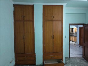 Room in 2 BHK Builder Floor at Sector 36 – for Rent