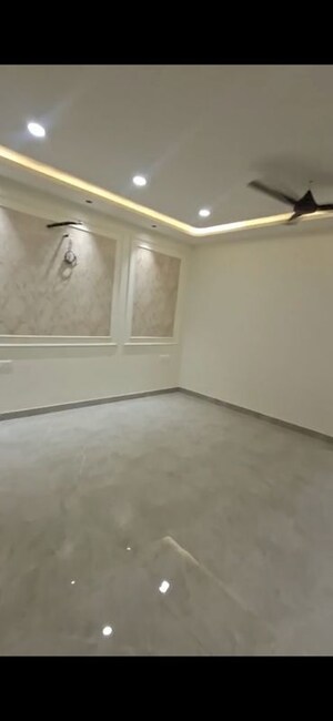 Room in 3 BHK Builder Floor at BPTP District Faridabad, Sector 81 – for Rent