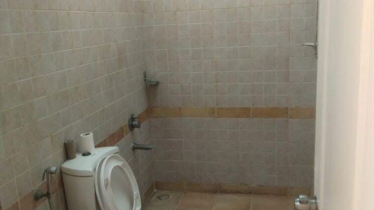 Bathroom, clover-acropolis 3 Bedroom 1645 Sq.Ft. Apartment In Viman Nagar Pune 10509235
