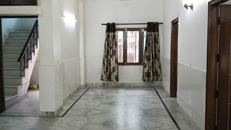 Room, sector 23 2 Bedroom 1200 Sq.Ft. Villa In Sector 23 Gurgaon 10509252