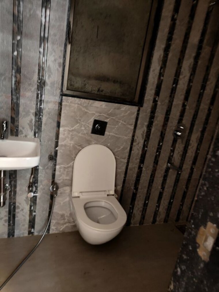 Bathroom, neminath-nemi-bhavan 2 Bedroom 650 Sq.Ft. Apartment In Goregaon West Mumbai 10509261