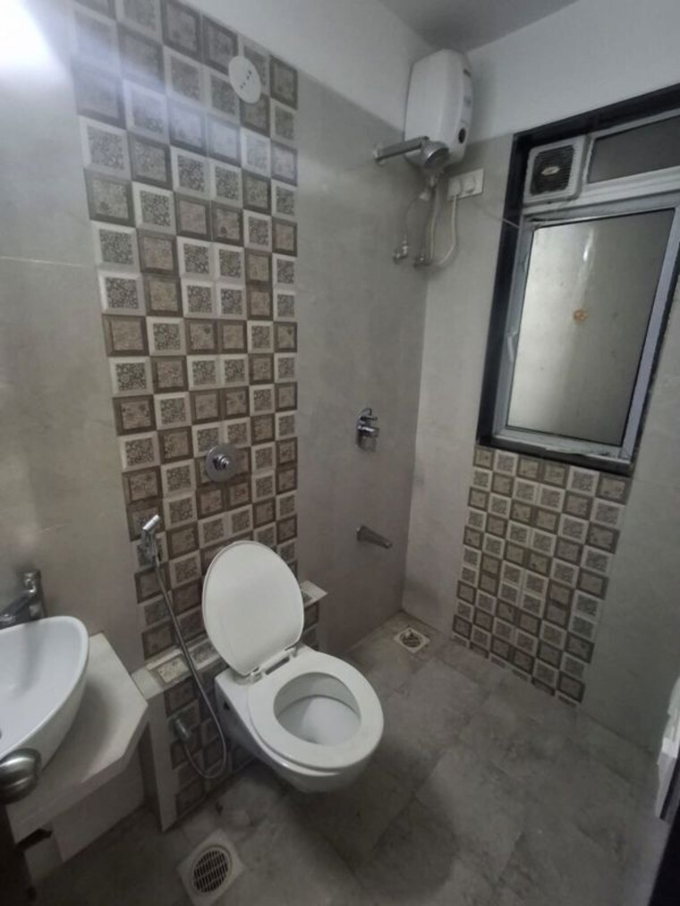 Bathroom, sidhivinayak-apurva-heights 2 Bedroom 700 Sq.Ft. Apartment In Chembur Mumbai 10509254