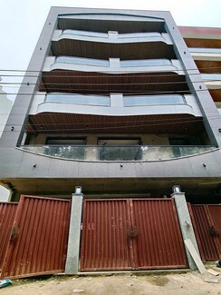 4 BHK + Extra Room Builder Floor For Sale in Malibu Town