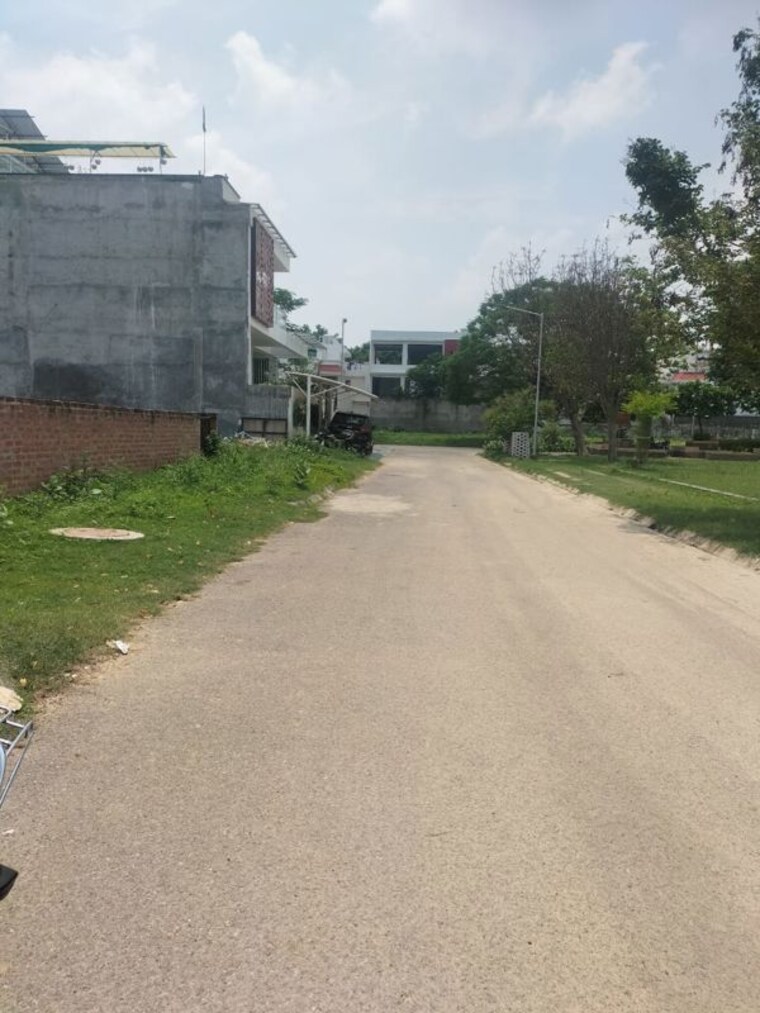  Parking, sushant golf city 3.5 Bedroom 2152 Sq.Ft. Builder Floor In Sushant Golf City Lucknow 10460895