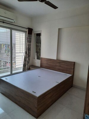 Room in 2 BHK Apartment at Shamik Elanza Santacruz, Vakola – for Rent